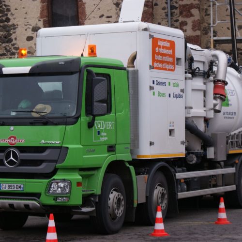 Camion traitements pompage spéciaux par l'entreprise VALVERT dans le RHONE